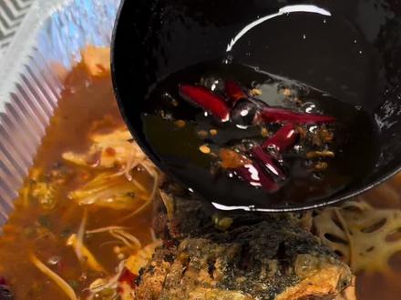 谁说年夜饭吃素没排面?这道素烤鱼不服!这道菜绝对是素食年夜饭的C位,里面还加入了海苔碎,有海洋的味道,真的超级好吃。#素食 #素食主义 #美食 #年夜饭 #烤鱼