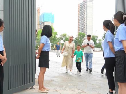 北辰双语新校区今天小学报道了,恭喜你们成为小学生!有上学需求的家长可以了解我咱们四月天壹号院项目#四月天壹号院#清徐 #太原 #北辰双语学校 #北辰双语学位