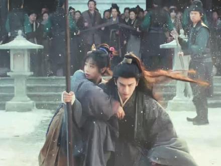 《逐玉》解读:如果说主角的高光能令人沸腾,那么小人物的高光更为人动容,西固村被屠的这一集,让我深深看到了小人物也有风骨的人性底色!#逐玉 #张凌赫 #田曦薇 #dou来聊影视 #影娱漫谈编辑部