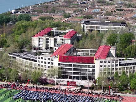 十八而志承大任 六十砺剑铸辉煌——济南市南山区历城一中举行高63级高考60天誓师大会暨成人礼
