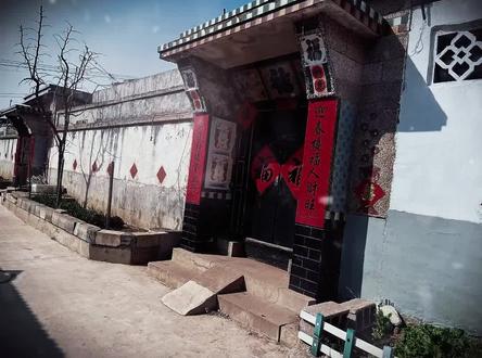 民间传说他“死卦逢生”,现实中他却被一碗御药终结。深度剖析大明第一谋士刘伯温的职场悲剧,揭秘聪明人在绝对权力面前的生存死局。看透刘伯温,你就看懂了成人世界最隐秘的博弈规则。你觉得他是真清醒还是真无奈?
#刘伯温 #大明历史 #朱元璋 #职场博弈 #明朝那些事儿