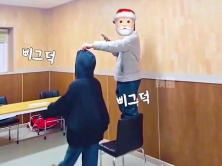 #IU拍拎帽跑视频同手同脚 在可爱的拍摄角度下,登场像手办一样可爱的知恩#iu #iu李知恩 #kpop人的日常