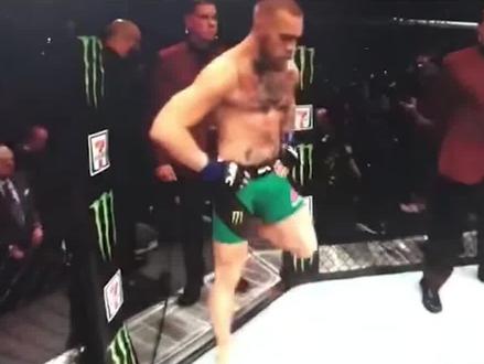 康纳与梅威瑟的世纪对战,拳坛印钞机KO“嘴炮”,豪取生涯50连胜