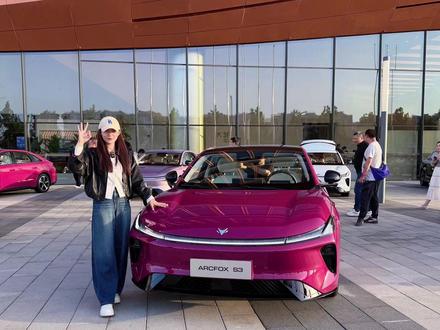 99秒换电,极狐贝塔S3上市!5.98万起你会买吗? #电动汽车 #极狐 #换电 #宁德时代 #中型纯电轿车