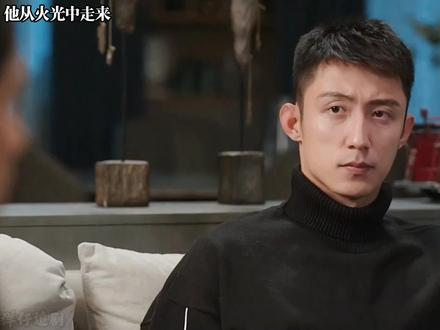 第1集:南初林陆骁高甜吻戏来袭! #他从火光中走来#吻戏#黄景瑜#张婧仪#高甜吻戏