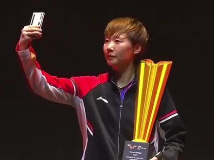 新加坡大满贯拒绝VIP通道!王曼昱的团队精神,绝对不搞特殊化#王曼昱 #国乒 #正能量 #乒乓球 #新加坡大满贯