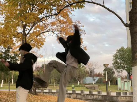 阿萨阿萨猛男两败俱伤版#阿萨阿萨双人舞 #浅跳一下