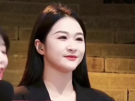 艾米尔受邀来到湖南怀化洪江古商城一首原唱歌曲《孤鹰》拉开帷幕,燃爆全场🌹🌹🌹🌹