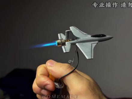 用几根冰棒棍和一个打火机,制作一架炫酷的掌上喷气飞机#手搓 #手工diy #喷气式飞机 #防风打火机 #飞机