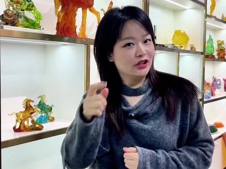 马是中国人最喜欢的生肖之一。送礼送马有什么寓意呢?如果你读懂了马,就读懂了中国传统文化的寓意 #家居摆件 #工艺品摆件 #圣鉴琉璃 #琉璃马 #马摆件