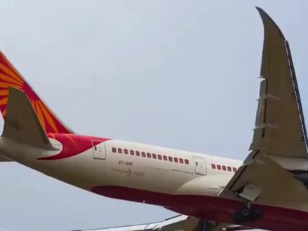 #热点新闻 #印度副首席部长帕瓦尔坠机遇难 载5人公务机降落时失控起火