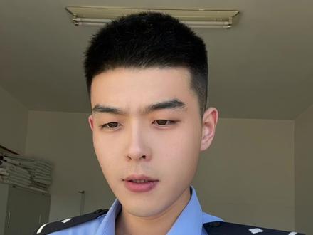 虽然好看,但可不能随便穿#警察 #警服 #违法必究 #东北话