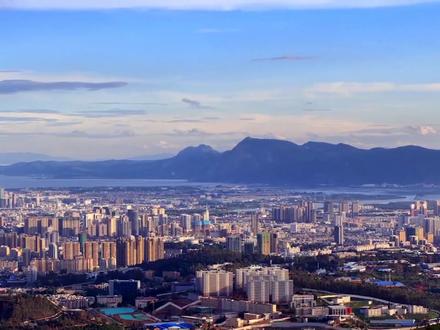 #昆明 #摄影《西山睡美人》你看她一头长发直接飘逸滇池碧波中,婀娜的睡姿,静静地守候了昆明城三千年的女神😍