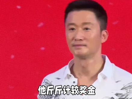 从热舞到角色,吴京全心诠释镖人刀马,看似贪财计较,实则温柔仗义,国漫改编真打实拍,江湖感拉满。#娱乐圈的那些事儿 #中国功夫博大精深 #武侠情怀 #吴京 #中国功夫就是牛