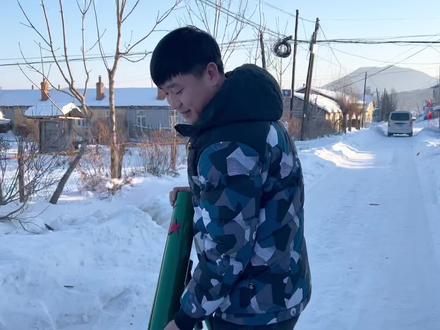 各位老少爷们都注意了,我卢小开扛着重火力回村了,家里的年货都准备好了,我要年前大划拉了!#乡村守护人 #放炮要有仪式感 #新年