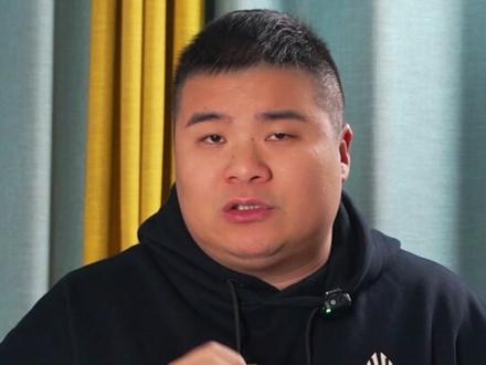 雅迪王牌产品,雅迪冠能白鲨Ⅱ! 仿鲨机甲美学,6寸智慧屏,额定功率1200W,峰值功率3100W,狂暴时速58km/h,支持人车交互。 #雅迪电动车 #雅迪白鲨 #让骑行成为一种生活