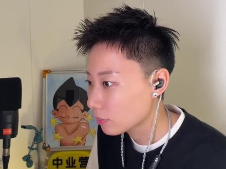 歌手封神现场!这三个女人一开口,直接统治乐坛! 谁懂啊?2018年的这个舞台,至今还是《歌手》帮帮唱的封神天花板!Jessie J的开口跪、李玟的《龙拳》改编、KZ的惊喜rap,三个女王同台全开麦零失误!现在再听也还是很燃!这才是真正的歌手现场!#歌手 #jessiej #李玟 #reaction #青年创作者成长计划