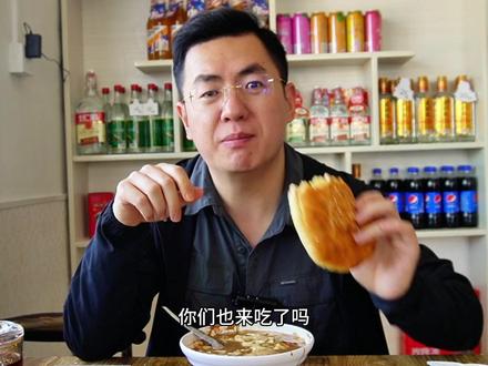 故城郑口王园子集西头,肠一常德州羊肠子老豆腐,还有烧饼夹鸡蛋,肉夹馍。今天我的早餐太丰盛了,你吃过了吗?#河北美好推荐官 #德州羊肠子 #老豆腐