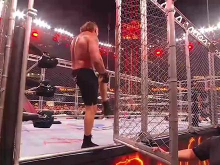 #wwe 黑衣神秘人助力大布小队 神秘人会是谁呢