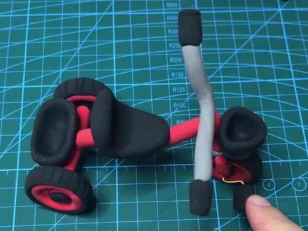 今天做个宝宝们骑小小三轮车吧,哈哈#粘土