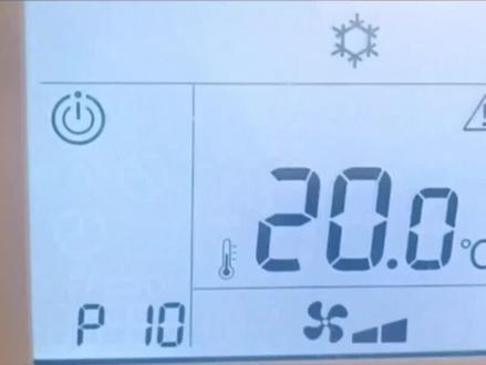 晚上跑了100里路加班,给老客户维修东芝中央空调显示p10故障代码, 室内机水溢出故障,这家客户啥都好,就是客气的受不了#空调维修#中央空调维修#空调漏水#空调不制冷#空调故障代码