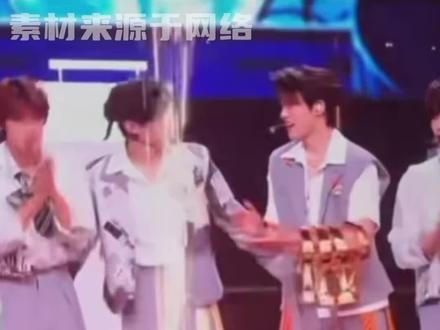 只有七匹狼受伤的世界达成了。#荣耀之战#张极#张峻豪#张桂源#时代峰峻