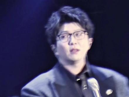 在中国我们不说考上了 我们说潺潺流水终于穿过了群山一座座
#毛不易 #一程山路 #用我们不说文学打开毛不易歌词 #神 #帅哥
