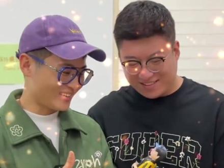 博主助力听障外卖小哥装人工耳蜗,妈妈哽咽着喊儿子的名字令人泪目#外卖小哥 #听障从不是障碍 #暖心