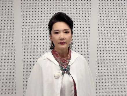 【著名演员何赛飞祝贺赵季平音乐艺术馆5月23日开馆】岁月流转,乐韵长鸣。值毛泽东同志《在延安文艺座谈会上的讲话》发表84周年之际,我校赵季平音乐艺术馆将于5月23日正式揭幕开馆。这座承载着民族音乐精髓与文化传承使命的艺术殿堂,即将在美丽的西安石油大学绽放华彩,以此深切致敬赵季平先生忠于人民、深耕乐坛、铸就经典的艺术人生。为迎接艺术馆落成、礼敬先生的艺术匠心与家国情怀,党委宣传部特策划推出系列文字与视频报道,愿每一帧画面、每一段文字,都化作传递艺术力量的纽带,让先生深耕不辍的艺术风骨、扎根人民的赤诚初心与心怀家国的精神境界浸润师生心田;让动人的旋律与不朽的艺术追求,在新时代的西石大校园里赓续传承、生生不息,绽放出更加璀璨的时代光芒。#西安石油大学