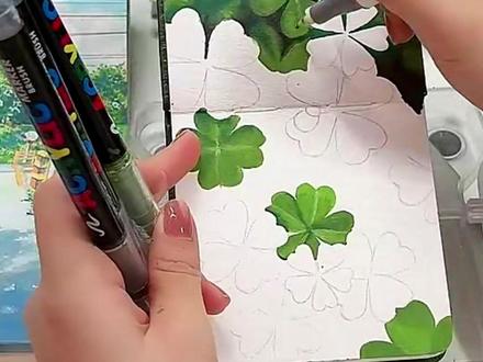 幸运四叶草发🍀解锁好运手绘教程 新手友好四叶草丙烯马克笔教程🍀
🎨:广纳+10*10cm水彩本
色号:700,777,760,687,740,634,796,807,898,880,827,776
#丙烯马克笔 #零基础学画画 #教程 #翻翻乐 #一起学画画