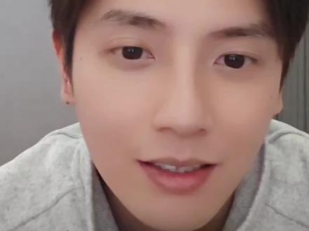 #何聪睿 2026/1/1直播录屏
何聪睿老师又离开北京出来采风了
谈短国男团参加东方卫视跨年晚会的节目效果
如果陈奕迅参加跨年活动,何聪睿会去参加吗?
长剧和短剧的市场
怎么看待流量演员的市场