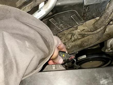 宝马x5漏电,休眠电流达到20安培,就问你啥电瓶顶的住,这是下集