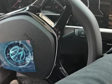 最新款大众帕萨特中控拆解方法