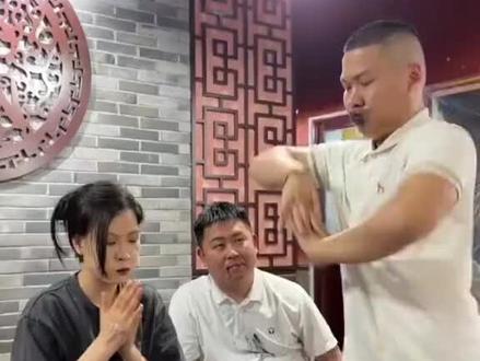 琪琪逍遥龙夫妇游戏#聚会游戏小惩罚 #网红制造局 #打赌现场 #他是时候展现真正的技术了 #高手过招请勿模仿