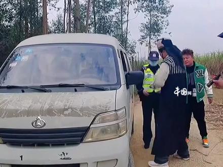 男子假扮"乔峰"拍视频,面包车挂牌88888被网友举报涉嫌套牌,南宁宾阳交警上门核查发现未套牌!