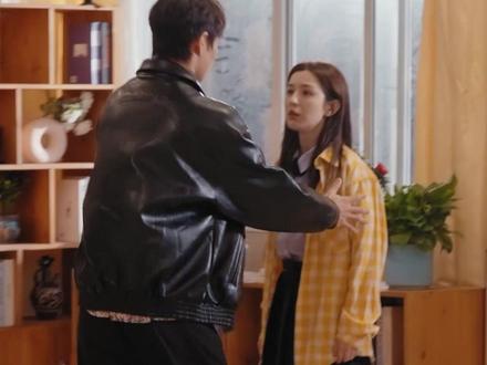 @哈妮克孜 三度遇霸总@柯淳 而绷不住#哈妮克孜被柯淳摇成可云