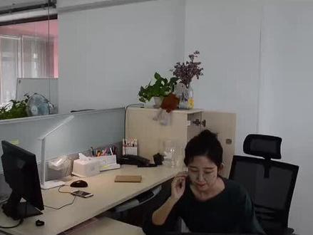 人为什么总爱摸脸?可能是在思考问题吧#科普 #摸脸 #语言学 #进化论 @《百科知识》杂志社有限公司