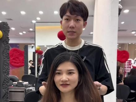 如果你也在佛山高明 不妨可以过来体验一下减龄的发型设计#附近哪里做头发好 #同城优先 #高明 #根据脸型设计发型 #同城性价比高的理发店推荐