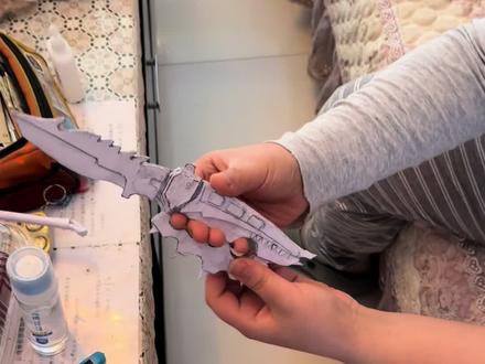 娃用纸还原三角洲行动超火信条刀+和平精英地铁逃生战镰-碎刃,现场讲解用法,手工大佬上线😎
#手工diy #游戏 #信条刀