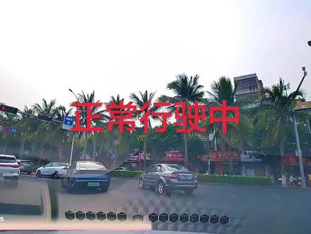 由于一年内事故超过三次以上不能线上定责,交警引导我们去交警岗亭处理,双方来到岗亭,交警发现他穿着拖鞋,说这个要处罚,总共两项违法,1:变道不打灯2穿拖鞋开车。还跟交警说我故意撞击,那交警只能引导他去派出所啦!故意撞击就不属于交通事故了!后面看他磨蹭半天也不见他去派出所,我也劝他了,故意撞击破坏他人财物造成损失的是归派出所管,要去派出所,他说没空去了!还好你没去啊!你要去派出所我只能想尽办法把你弄进去了。我想问你有没有原则?有没有底线?对素质没要求?搅屎棍?#城市交通吐槽 #交通经历 #文明出行#路怒症