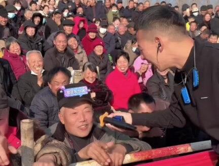 毛洋洋这是要控制不住局面了 乱套了 大郎 潘金莲 楠楠 闹起来了 最后一场乌龙 大郎道歉 #户外 #快来围观 #强烈推荐 #上热门 #搞笑