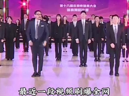 #热门音乐🔥 #不要在寂寞的时候说爱我
裁判团集体跳舞燃爆了