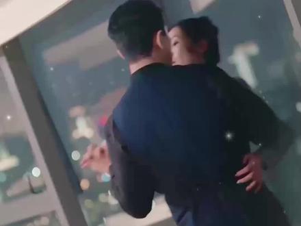 保洁大妈只是晚下班了十分钟,竟被中了药的总裁拉进放进聊天.. #热门短剧推荐 #爱情 #逆袭 #宅家dou剧场 #爆款短剧 bf