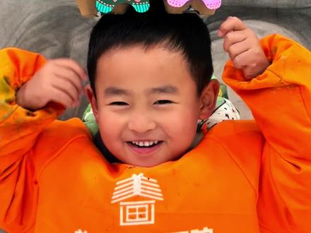 🐎马年美育|手作立体小马超有趣🥳
🎨四岁龄剪剪贴贴画画~
小马就活灵活现出现在眼前啦👀!成就感爆棚💥
🎈整个过程不仅锻炼了娃的动手能力!还增进了亲子关系~一举两得👏
#元旦手工 #马年手工 #幼儿园新年手工 #幼儿园新年手工制作 #新年手工