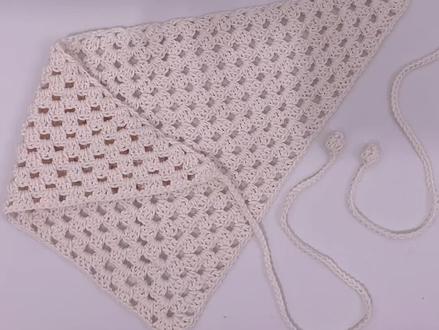 基础款的三角巾教程来啦…… 一巾多用,可以装饰衣服,可以做头巾,拍照都很出圈的哦…
#我的手工日常 #三角巾钩织 #视频教程 #毛线diy #钩织小物件