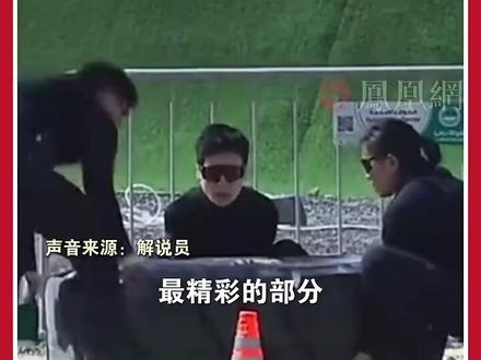 巾帼不让须眉!四川女子特警队徒手扛起120kg轮胎,美国男子特警队却“连滚带爬”。#趣中国(来源 凤凰网 阿联酋特警挑战赛)