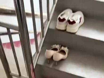 这种就该这样治 叫你乱放鞋子🤫🤣🤣🤣🤣🤣#新鞋子 #单鞋 #网红拖鞋 #鞋子去哪儿了 #搞笑