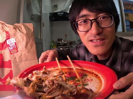 小伙吃完肯德基竟然用鸡骨头做了一锅泡饭,加入各种香料味道真棒#美食vlog #一人食 #日常晚餐 #一人食记 #日常vlog #vlog日常 #独居日记 #生活vlog #肯德基
