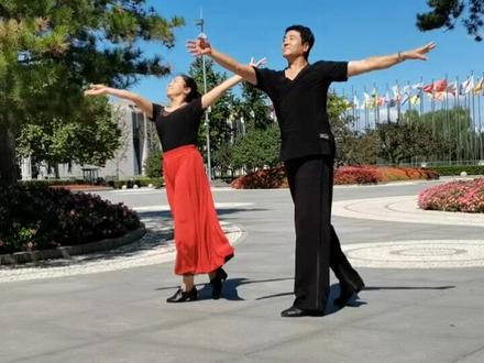 慢四(醉乡)第二节背面动作口令教学,杨艺指导,君红示范。