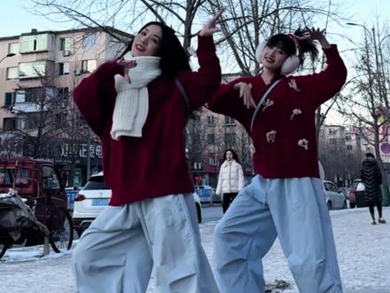 最简单易学的新年舞蹈跳起来!#元旦 #我的2025舞蹈回忆 #和姐妹一起拍 #抖音热点记忆2025 #抖音舞蹈年终盘点